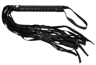 Magic Shiver Flogger är ett svart lädertillbehör med flera svansar och ett omlott handtag, perfekt för att krydda dina BDSM-scener.