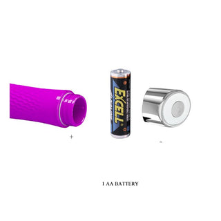 Ett diagram visar Pretty Love Sebastian Lila Vibrator i lila, ett AA-batteri och ett silverlock märkt med plus- och minussymboler.