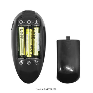 Svart enhet med bakstycket borttaget, vilket avslöjar tre AAA-batterier inuti - håller din Crazy Bull Water Skin Masturbator strömförsörjd. Skyddet är placerat bredvid enheten.