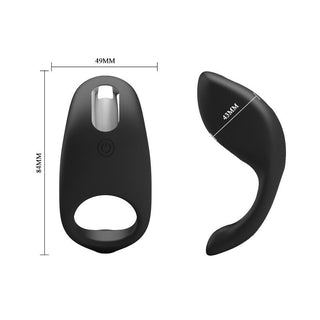USB penisring i svart silikon, 84x49mm, böjd design med 45mm markerat på den böjda delen.
