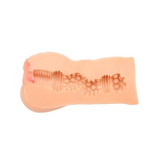 Realistisk Vaginamasturbator 13 cm är en rosa TPE-hylsa med en mönstrad, strukturerad insida för extra stimulering, här i genomskärning.