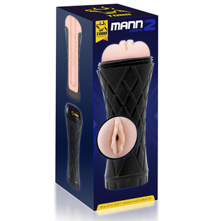 Svart manuell onanihjälp med en vaginaliknande öppning och strukturerad insida, tillverkad av mjukt material; produktförpackning ingår.