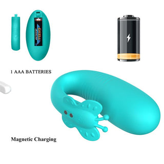 Tealfärgat vibratorägg i silikon med fjärilsdesign; erbjuder alternativ för AAA-batteri eller magnetisk laddning.