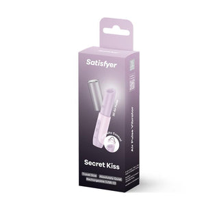 Satisfyer Secret Kiss är en elegant, ljuslila luftpulsvibrator med diskret förpackning i resestorlek. Den har tyst drift, USB-C-laddningsbarhet och en vattentät design för mångsidig njutning var som helst.