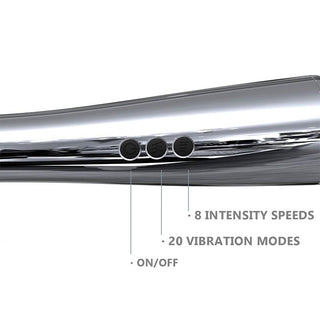 Silverfärgad massagestav med tre runda knappar, metallisk yta och ergonomisk design.