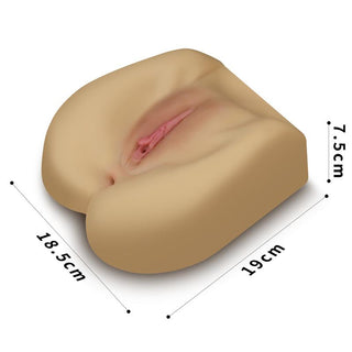Onanihjälpmedel med två ingångar, tillverkat av ultramjukt TPE i ljus hudfärg, anatomiskt utformat, med måtten 18,5 x 19 x 7,5 cm.