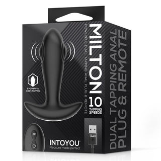Milton Tapping Analplugg: svart dubbeltappande analplugg med fjärrkontroll för intensiv anal stimulans, USB-laddning och förpackning märkt MILTON och INTOYOU.