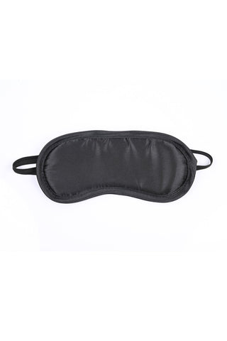 Bondage Kit Svart 5-delar har en svart sömnmask med två elastiska remmar, som visas platt på en vit bakgrund - perfekt för nybörjare som börjar sin första bondagekit-upplevelse.