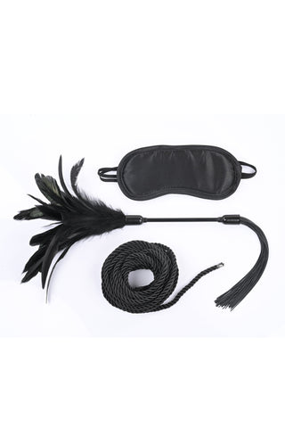 Shadow Tie & Tickle Bondagekit innehåller en svart ögonbindel, fjäderkittlare med piska och upprullat rep - perfekt för mjuk bondage och sensorisk lek, perfekt för BDSM nybörjare.