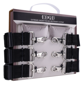 Edge Restraint System Säng i svart och silver har justerbara remmar och metallklämmor för bondagelek, allt snyggt förpackat för enkel användning.