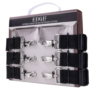Edge Restraint System Säng har eleganta svarta och silverfärgade justerbara remmar med metallklämmor för mångsidig bondagelek. diskret förpackad i en låda.