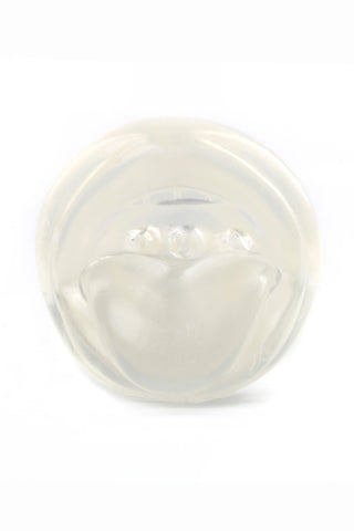 Rund, klar Tolerance Mouth Full Masturbator med en präglad läppdesign på en vit bakgrund, som på ett subtilt sätt framkallar en oral känsla.