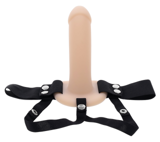 Svart ihålig strap-on-dildo, 16 cm, med justerbar sele, svarta remmar och silvriga metallsnäppor.