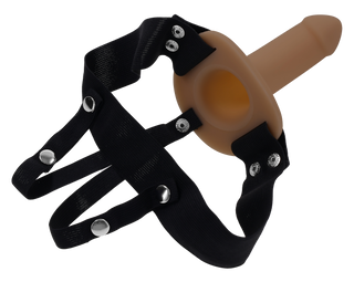Hollow Strap-On Dildo 16 cm har justerbara remmar och en realistisk dildo, som visas på en vit bakgrund.