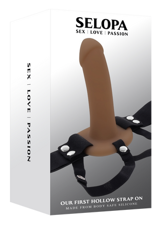 Låda till en svart Hollow Strap-On Dildo 16 cm med realistisk design och justerbara remmar från Selopa.