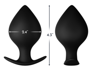 Analplugg i svart silikon med spadformad design, 2,4 cm bred och 4,3 cm hög, på vit bakgrund.