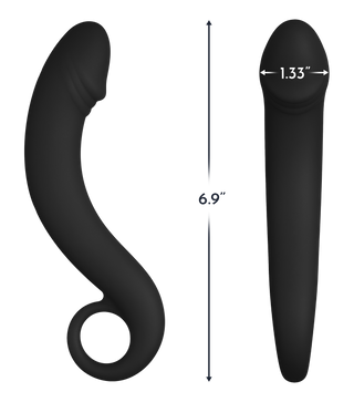 Svart, böjd silikondildo med ett handtag med ögla; 6,9 tum lång och 1,33 tum bred vid spetsen.