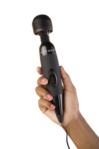 Bodywand Midnight Plug-In massageapparat med rundat huvud, kontrollknapp på handtaget och slät svart design.