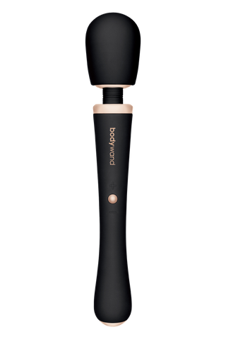Bodywand Couture Magic Wand är en svart handhållen vibrator med guldfärgade accenter och Bodywand-logotypen, med ström- och kontrollknappar för fokuserad klitorisstimulering.