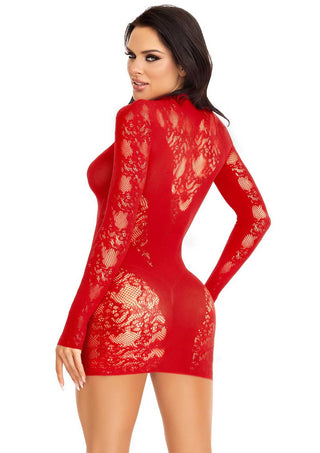 Klädd i den fantastiska Leg Avenue Mini Dress I Nät i röd spets poserar en person självsäkert med ryggen vänd och utstrålar sensuell elegans.