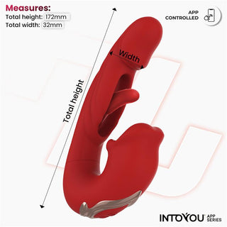 Intoyou Mouty Appstyrd Rabbitvibrator är en röd, anatomiskt formad vibrator med svängbara tungor och märkta dimensioner på 172 mm i höjd och 32 mm i bredd.