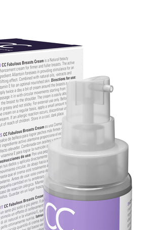 En tub Fabulous Bröstkräm 60ml sitter mot en vit bakgrund i halvskugga och visar text om dess användning och växtextrakt ingredienser. Produktens namn och varumärke visas tydligt, vilket understryker dess roll för att förbättra hudens elasticitet.