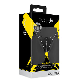 Svart Chastity Trosa med Kedja - en kyskhetstrosa i svart med guldfärgad kedjedetalj, tillverkad av PU-läder. Levereras i Ouch! Xtreme-förpackning och passar perfekt för BDSM-entusiaster.