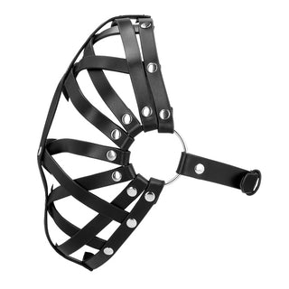 Lädermask med Remmar är en svart lädermask med metallnitar och en central ring - perfekt för rollspel eller som en BDSM-lädermask.