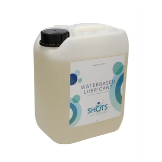 5L Shots Vattenbaserat Glidmedel är vattenbaserat, perfekt för latexkondomer, kommer med svart lock, märkt Shots Lubes & Liquids, och är dermatologiskt testat för säkerhet och komfort.