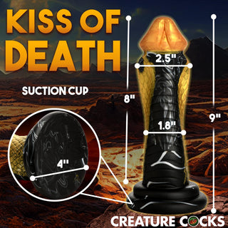 Golden Mamba Dildo: En statyett med ormtema med en sugkoppsbas, tillverkad av högkvalitativt silikon, med intrikata detaljer och mot bakgrund av ett ökenlandskap. Text: Kiss of Death.