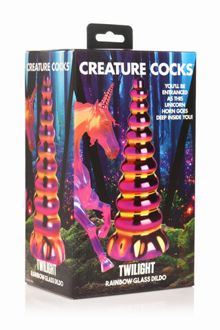 Upplev förtrollning med XR Brands Unicorn Glass Dildo, tillverkad av elegant borosilikatglas och med ett nyckfullt magiskt enhörningstema under varumärket Creature Cocks. Perfekt för dem som värdesätter kvalitet och nyckfullhet i sina intima stunder.