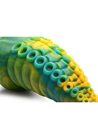 Monstropus Tentacled Silikon Dildo visar upp en levande blandning av gula och gröna färger med detaljerade sugkoppar för extra lekfullhet.