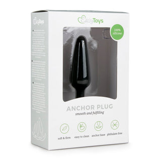 Easytoys Anchor Buttplug-förpackning har sin ankarformade design som framhäver den svarta pluggen med egenskaper som mjuk och fast känsla, enkel rengöring, en ankarbas och ftalatfri hudvänlig silikon. Förpackningen innehåller även snyggt varumärke och produktbeskrivningar.