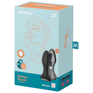 Satisfyer Rotator Plug 2+ förpackning har en färgstark blå och orange design med livfulla illustrationer och produktbilder, gjorda av kroppssäker silikon.