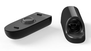 Arcwave Ion Masturbator har två svarta VR-kontroller med cirkulära pekplattor och ergonomisk design, som erbjuder sömlös interaktion. Förbättrad av Smart Silence-teknik, säkerställer den uppslukande upplevelser utan distraktioner.