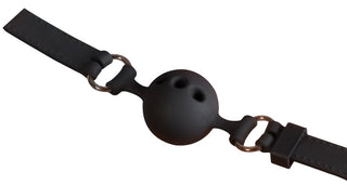 Bad Kitty Small Silicone Gag är en svart boll med andningshål och en justerbar rem för komfort.