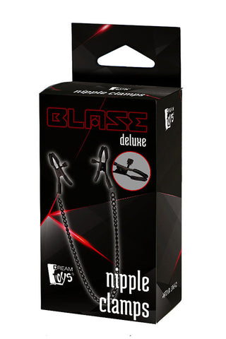 Black box förpackning för Bröstklämmor Deluxe - Blaze av Dream Toys, som visar upp en bild av den sexiga bröstklämmor.