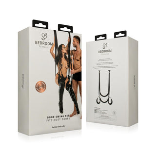 Två lådor av Bedroom Fantasies Sexgunga med ett par i underkläder med produktdetaljer på baksidan.