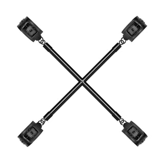 Fyra svarta skateboardtruckar skapar en X-form på en vit bakgrund, liknande Hogtie i Metall Med Bojor.