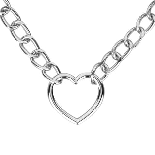 Silver Halsband med Koppel med ett hjärtformat ringhänge.