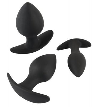 Analplugg Trainer Set har tre svarta silikonleksaker med utsvängda baser, elegant utställda för att framhäva deras eleganta design.