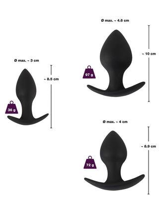 Analplugg Trainer Set innehåller tre svarta silikonpluggar i små (36g), medium (72g) och stora (97g) storlekar.