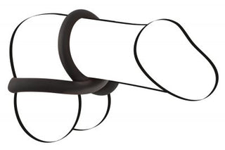 Black Velvet Cock & Ball Loop fångar essensen av elegant design, med sin minimalistiska svartvita kontur som påminner om en polerad, abstrakt skulptur.