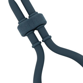 Närbild av krickfärgade öglor med en mjuk greppsektion, tillverkad av premiummaterial som liknar Boners Justerbar Penisring.