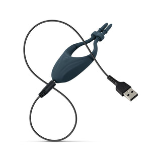 Boners Justerbar Penisring är en mörkblå USB-laddningskabel med en unik ögla design och anslutningsände, tillverkad av premium silikon för ökad hållbarhet och flexibilitet.
