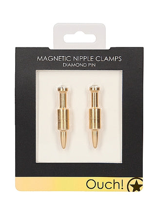 Två magnetiska nippelklämmor i guld märkta Diamond Pin and Ouch! på ett svart underlag, vilket ger en lyxkänsla för användaren.