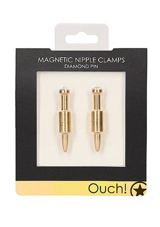 Två magnetiska nippelklämmor i guld märkta Diamond Pin and Ouch! på ett svart underlag, vilket ger en lyxkänsla för användaren.