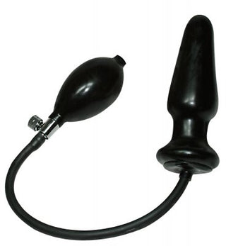 Anal Expert Inflatable Plug, en svart analplugg med pump och slang för uppblåsning, ställs mot en vit bakgrund för en fängslande look.