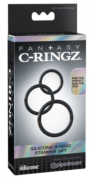 Box med Fantasy C-Ringz Penisring Set som innehåller tre svarta silikonringar synliga inuti, designade för att förstärka långvarig erektion.