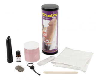 Cloneboy Vibrator-satsen innehåller förstklassiga formmaterial, en silikonvibrator, ett svart vibratorrör och alla nödvändiga tillbehör för att skapa ditt personliga föremål, vilket säkerställer en unik anpassningsupplevelse.
